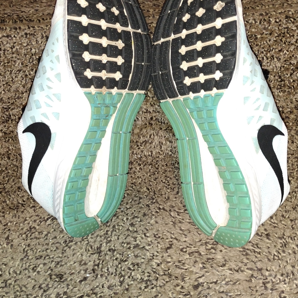 Nike - Picture 4 of 5